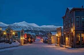 Luxury 3 Bedroom Ski in, Ski Out Mountain Vacation Rental Just Steps f