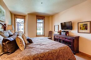 Premier 2 Bedroom Mountain View Condo Located in Historic Downtown Bre