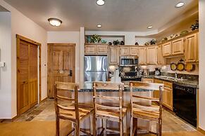 Premier 2 Bedroom Mountain View Condo Located in Historic Downtown Bre