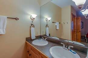 1 Bedroom Plus Murphy Mountain Condo in River Run Village with Hot Tub