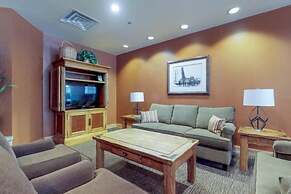 1 Bedroom Mountain Chic Condo in River Run Village Just a Short Walk t