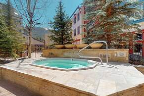 1 Bedroom Mountain Chic Condo in River Run Village Just a Short Walk t