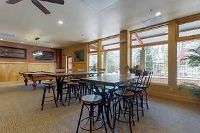1 Bedroom Mountain Chic Condo in River Run Village Just a Short Walk t