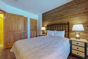 1 Bedroom Mountain Chic Condo in River Run Village Just a Short Walk t