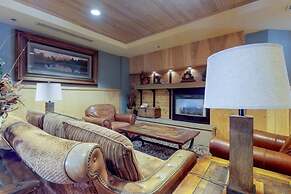 1 Bedroom Mountain Chic Condo in River Run Village Just a Short Walk t