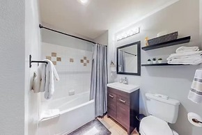 1 Bedroom Mountain Chic Condo in River Run Village Just a Short Walk t