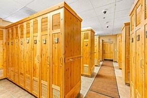 1 Bedroom Mountain Chic Condo in River Run Village Just a Short Walk t