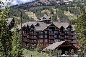 Luxury 2 Bedroom Ski in, Ski out One Ski Hill Residence Located at the