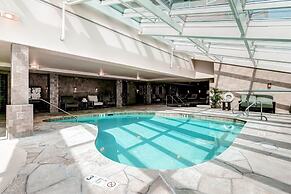 Luxury 1 Bedroom Ski in, Ski out One Ski Hill Residence Located at the