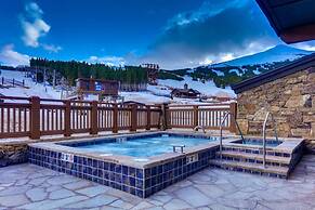 Luxury 1 Bedroom Ski in, Ski out One Ski Hill Residence Located at the
