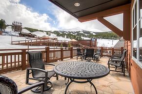 Luxury 1 Bedroom Ski in, Ski out One Ski Hill Residence Located at the