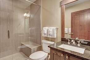 Luxury 1 Bedroom Ski in, Ski out One Ski Hill Residence Located at the