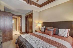 Luxury 1 Bedroom Ski in, Ski out One Ski Hill Residence Located at the