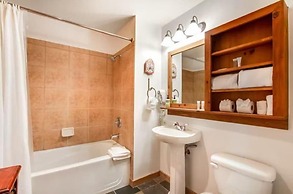 1 Bedroom Colorado Mountain Vacation Rental in River Run Village with 