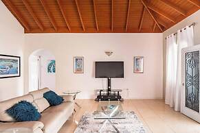 Runaway Bay Gem Villa