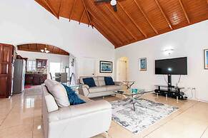 Runaway Bay Gem Villa