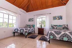 Runaway Bay Gem Villa