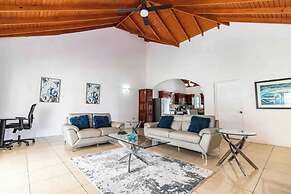 Runaway Bay Gem Villa