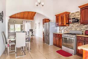 Runaway Bay Gem Villa