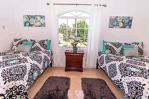 Runaway Bay Gem Villa