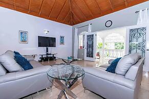 Runaway Bay Gem Villa