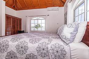 Runaway Bay Gem Villa