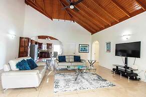 Runaway Bay Gem Villa