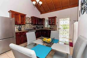 Runaway Bay Gem Villa