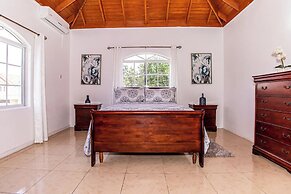 Runaway Bay Gem Villa