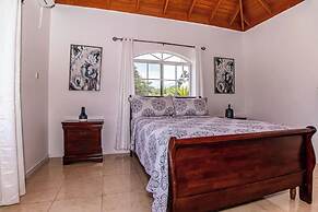 Runaway Bay Gem Villa