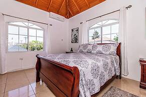 Runaway Bay Gem Villa