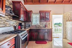 Runaway Bay Gem Villa