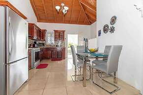 Runaway Bay Gem Villa