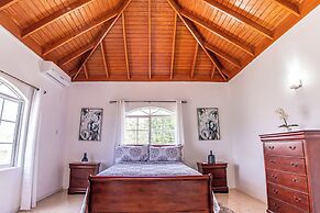 Runaway Bay Gem Villa