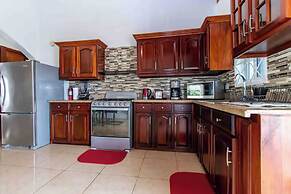 Runaway Bay Gem Villa