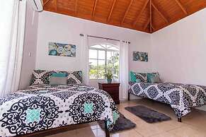 Runaway Bay Gem Villa
