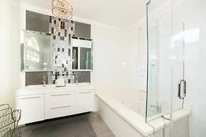 Orchids & Palms Villa