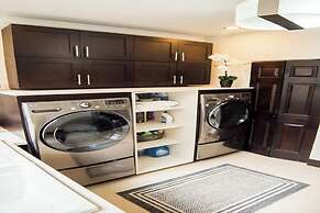 Orchids & Palms Villa