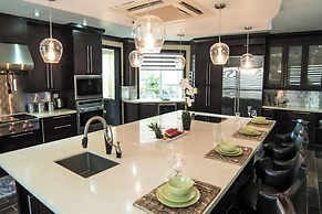 Orchids & Palms Villa