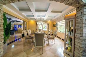 Orchids & Palms Villa