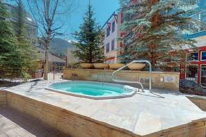 1 Bedroom Mountain Condo in River Run Village with Beautiful Mountain 