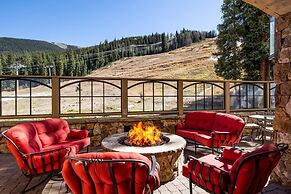 Premier 2 Bedroom Ski in, Ski out Lone Eagle Condo With the Best Acces