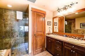 Premier 4 Bedroom Ski in, Ski out Lone Eagle Condo With the Best Acces