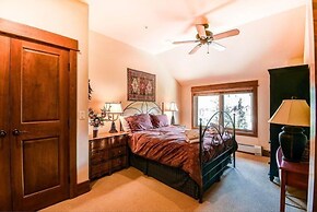 Premier 4 Bedroom Ski in, Ski out Lone Eagle Condo With the Best Acces