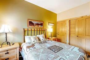 1 Bedroom Colorado Vacation Rental in River Run Village Steps from the