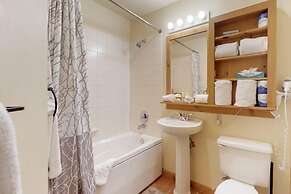 1 Bedroom Colorado Vacation Rental in River Run Village Steps from the