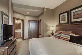 Crystal Peak Lodge 4 Bedroom Ski in, Ski out Slopeside Condo at the Ba