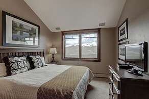 Crystal Peak Lodge 4 Bedroom Ski in, Ski out Slopeside Condo at the Ba