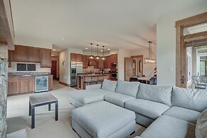 Premier 3 Bedroom Ski in, Ski out Lone Eagle Condo With the Best Acces