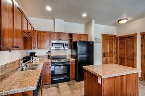 1 Bedroom Mountain Condo Located in Historic Downtown Breckenridge Nea